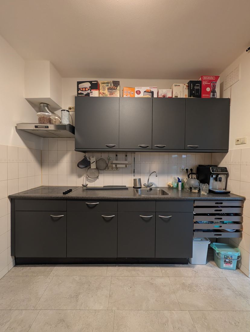 Dezelfde keuken in mat antraciet