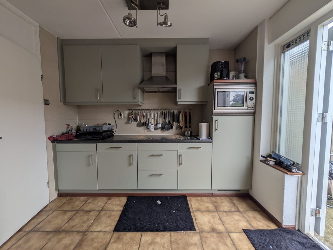 Keuken in mat saliegroen